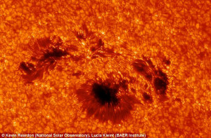 NASA, macchia nera sul sole