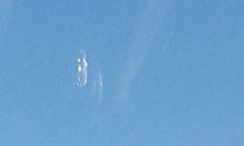 CUFOM. Foto 1 ufo Benevento, purtroppo piena di riflessi e impurità, perchè scattata attraverso un vetro., ma pur sempre un indizio dell'avvistamento.