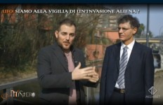 Angelo Carannante presidente e fondatore del C.UFO.M. intervistato da Daniele Bossari in una puntata di Mistero.