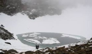 Himalaya, il mistero del lago degli scheletri