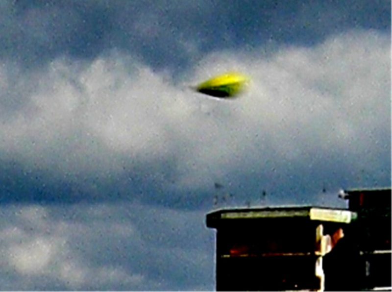 L'ufo del Villaggio Coppola, frazione di Castelvolturno, provincia di Caserta. Fotografato il 13.03.2012