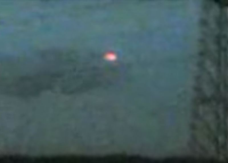 L'ufo luminoso di Pomigliano d'Arco del giugno 2010. Il video ha totalizzato decine di migliaia di visualizzazioni su youtube.