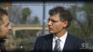 Il Presidente e fondatore del C.UFO.M. dott. Angelo Carannante intervistato da Daniele Bossari durante una puntata di Mistero nota trasmissione di Italia 1.