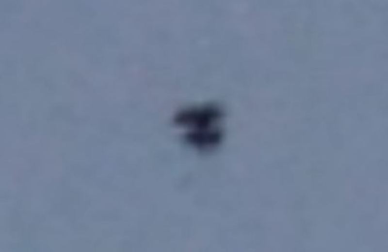Fig. 1. Il curioso ufo filmato a Salerno dal ricercatore C.UFO.M. Giovanni Potenza.