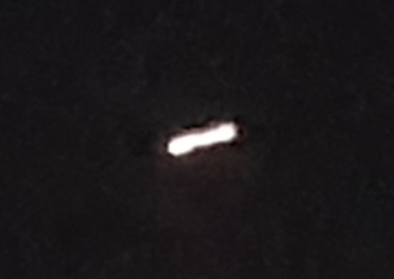 Fig. 7. Ufo  a Carrara. Altra immagine in cui l'oggetto sembra cambiare forma e diventa bianco. Forse solo un effetto della ripresa? Può darsi.