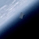 UFO FOTO UFFICIALE NASA IN ORBITA ATTORNO ALLA TERRA
