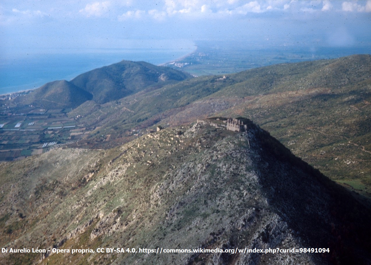 Monte Petrino - Rocca_Montis_Dragonis, vista dall'alto