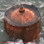 Oggetto metallico misterioso trovato in mare davanti a Helsinki e fotografato dalla Polizia finlandese